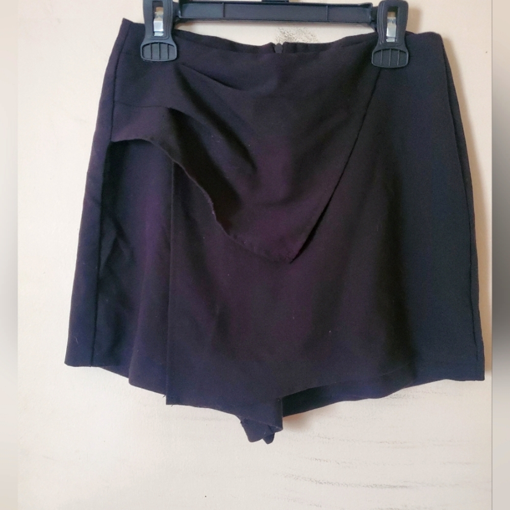 Black skort